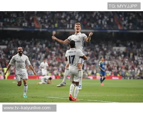 布克赞伊戈达罗球商高超换防迅速能精准洞察场上局势