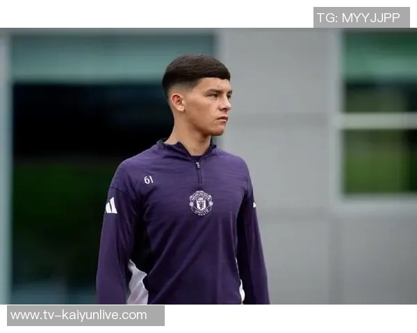 小将谢伊莱西随曼联一线队训练全力备战埃弗顿挑战赛